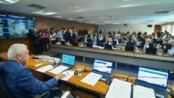 A Comissão de Constituição e Justiça (CCJ) aprovou nesta quarta-feira (21) a proposta de emenda à Constituição que acaba com […]
