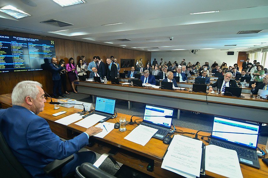 Proposta vai para o Plenário e deve ter prioridade na pauta; novas regras valeriam depois da próxima eleição Fonte: Agência Senado